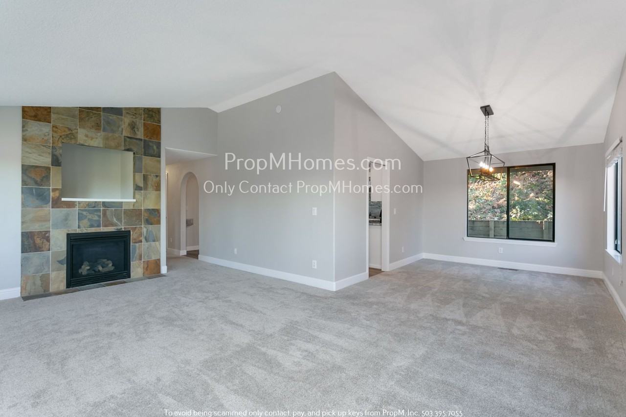 3460 Se Aldercrest Rd - Photo 4 of 43