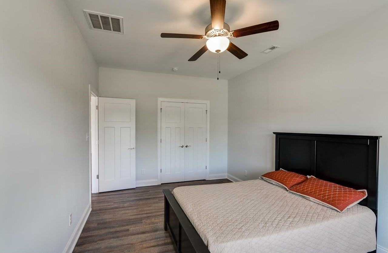 1304 Emerald View Ct - Photo 3 of 16