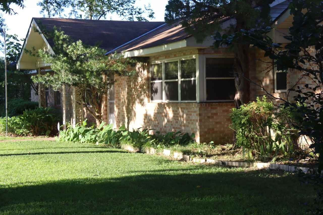 715 Texas Ave - Photo 2 of 8