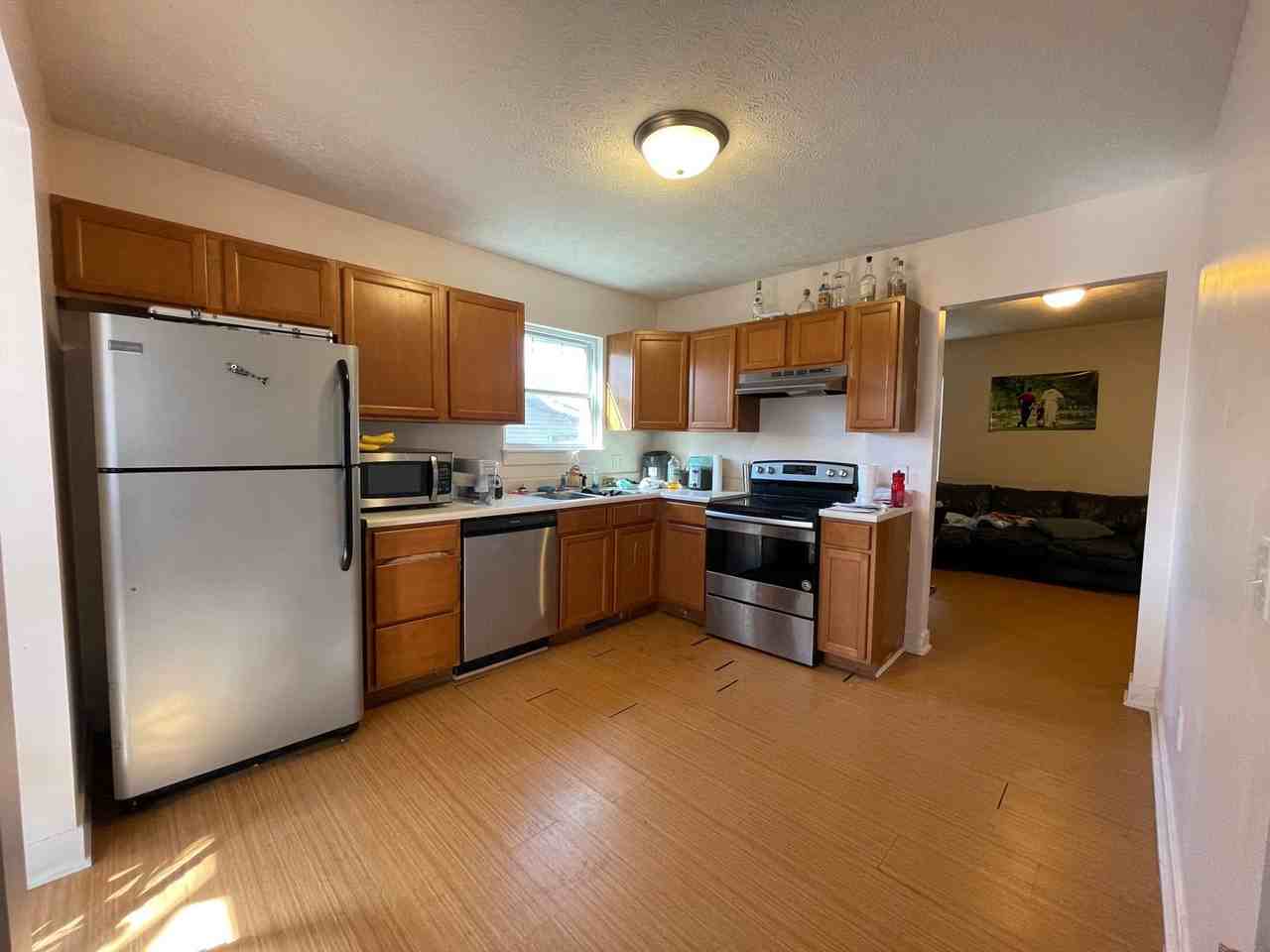 304 E 17th St - Photo 2 of 17