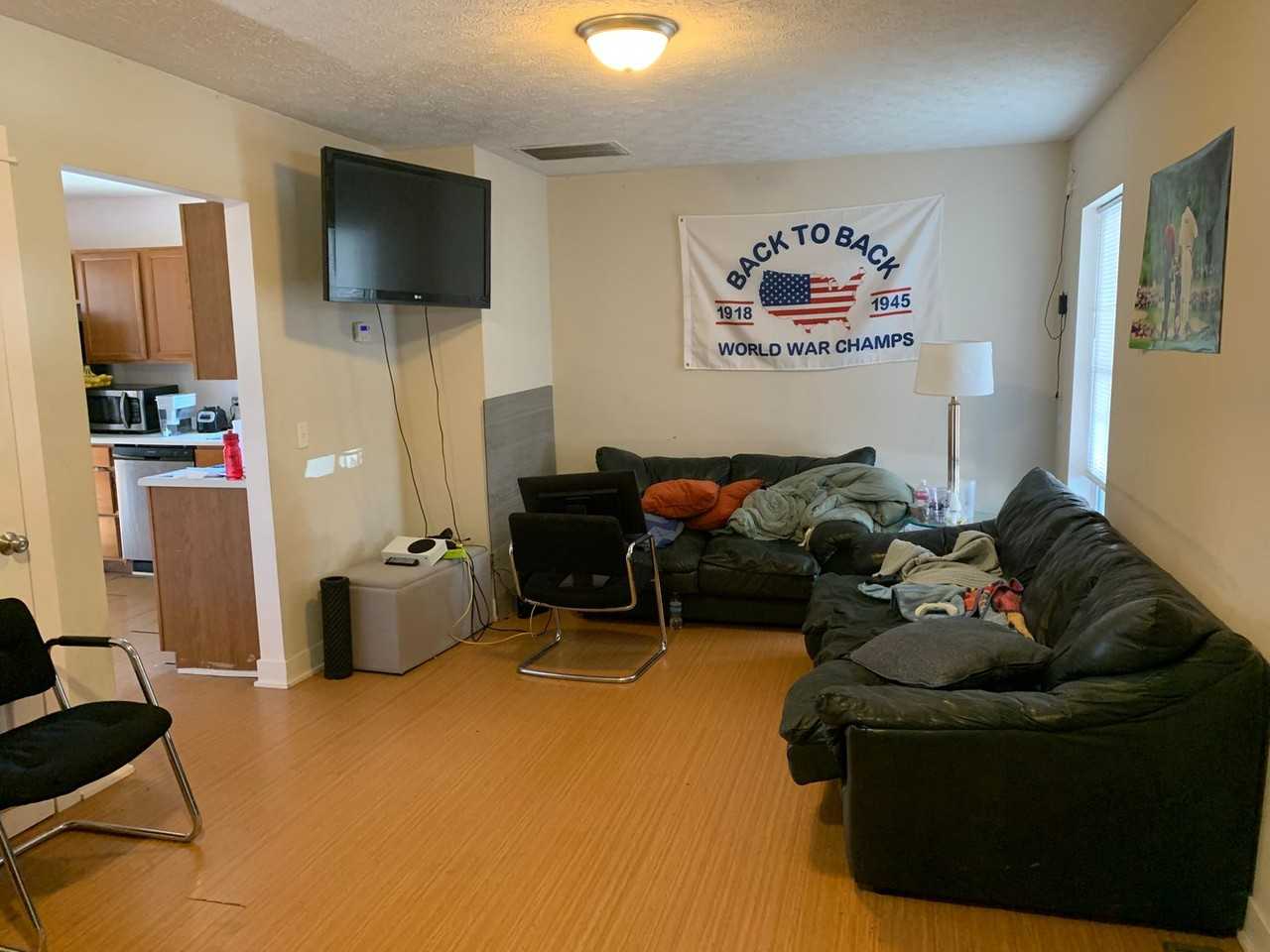 304 E 17th St - Photo 7 of 17