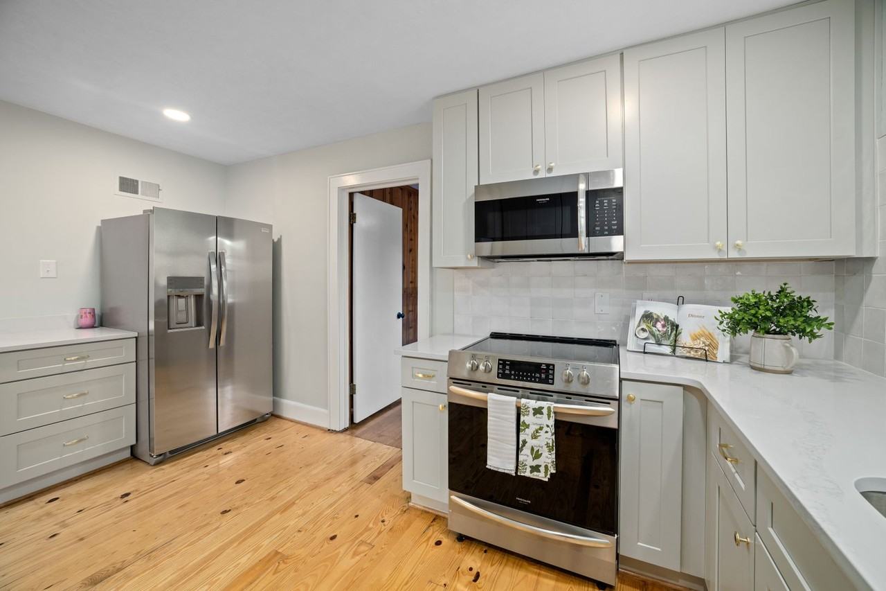 7605 Atlantic Ave - Photo 6 of 15