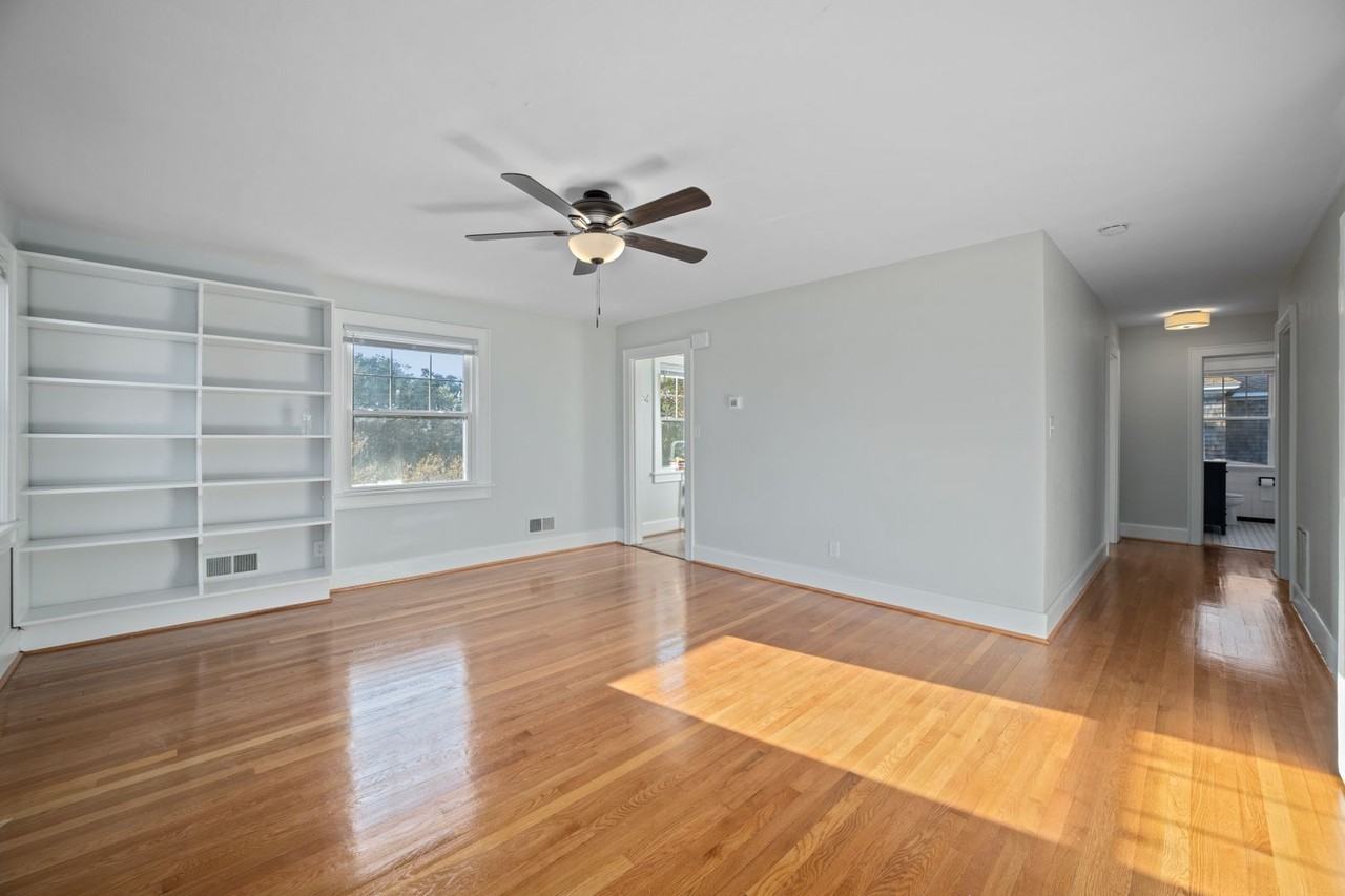 7605 Atlantic Ave - Photo 7 of 15