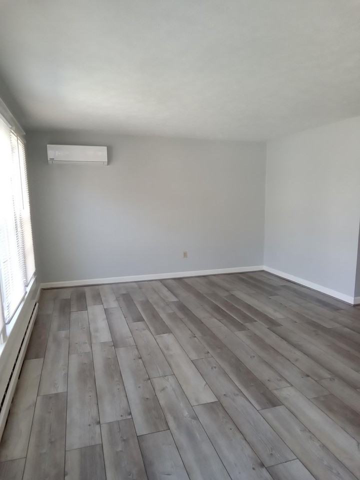 840 Old Forest Rd - Photo 2 of 18