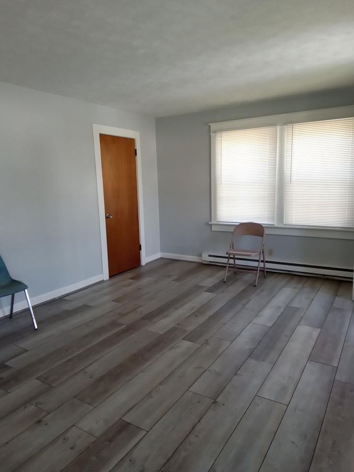 840 Old Forest Rd - Photo 3 of 18