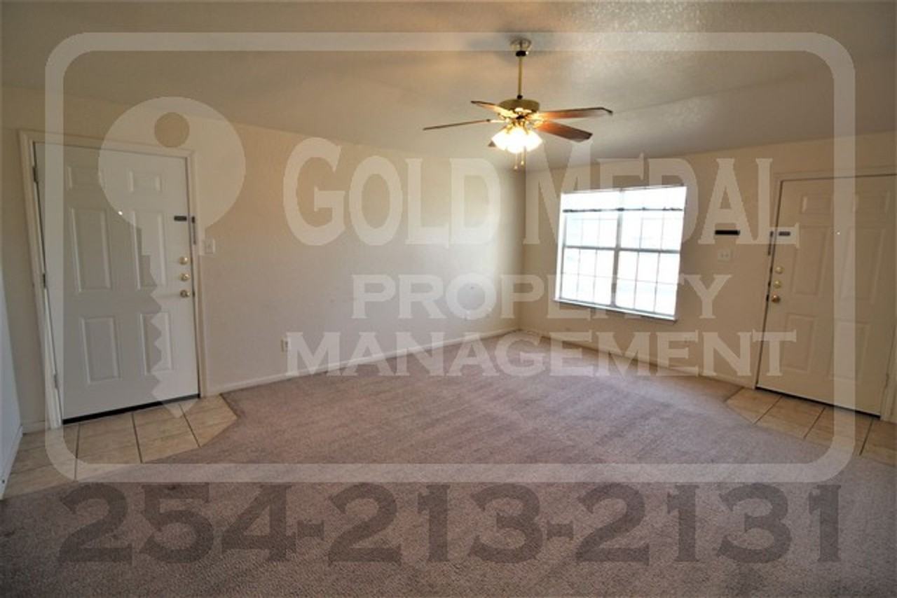 609 Bermuda St - Photo 3 of 22
