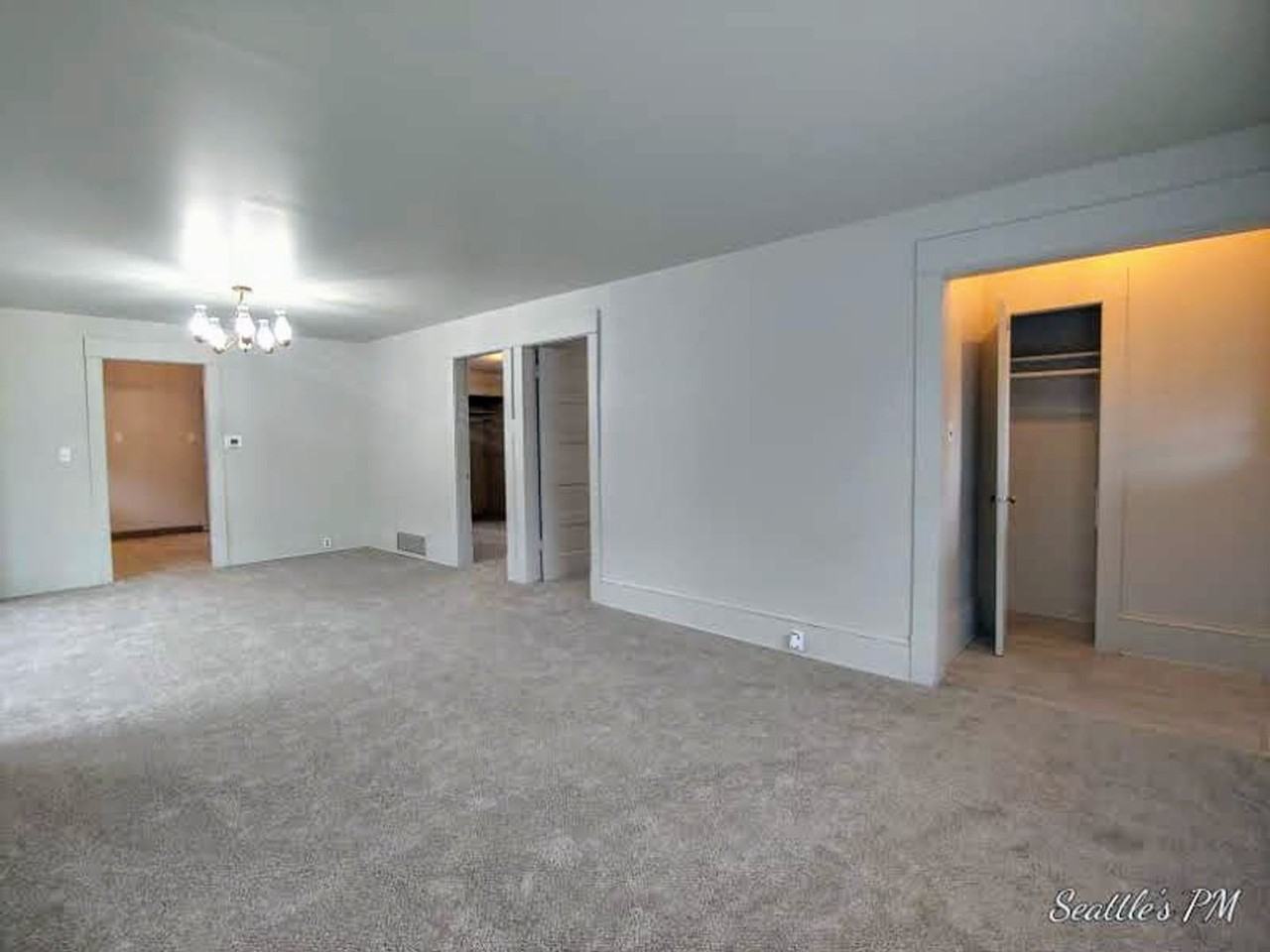 843 Ne 56th St - Photo 3 of 19