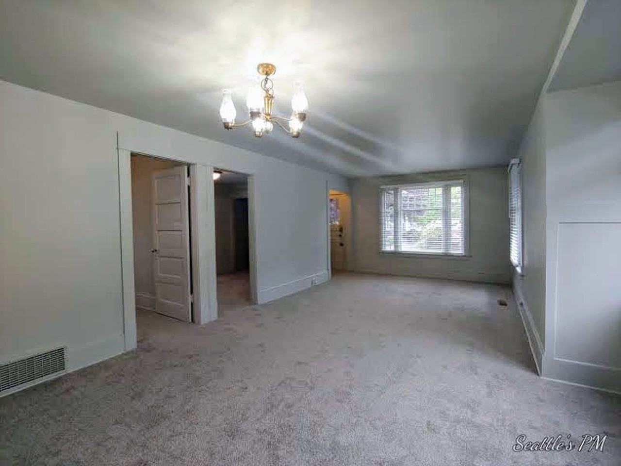 843 Ne 56th St - Photo 4 of 19