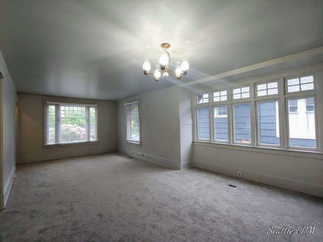 843 Ne 56th St - Photo 5 of 19