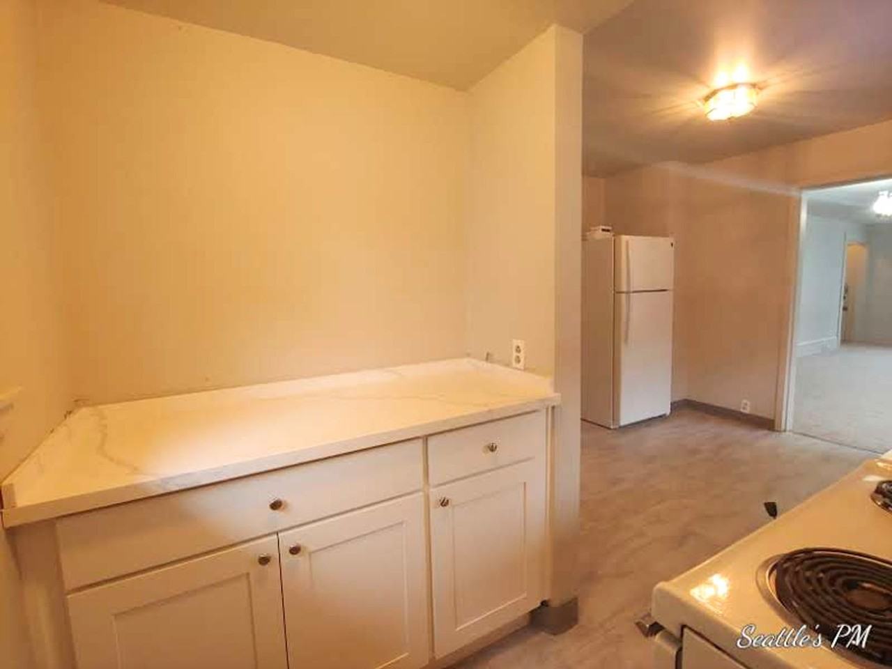 843 Ne 56th St - Photo 7 of 19