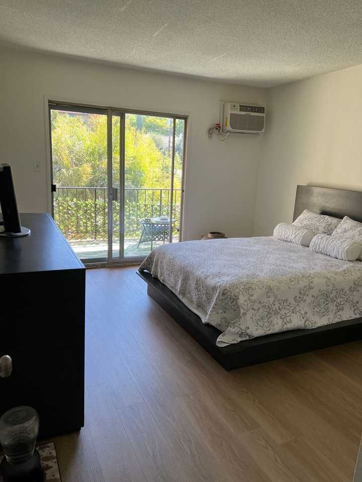 2135 Ivar Ave - Photo 3 of 38