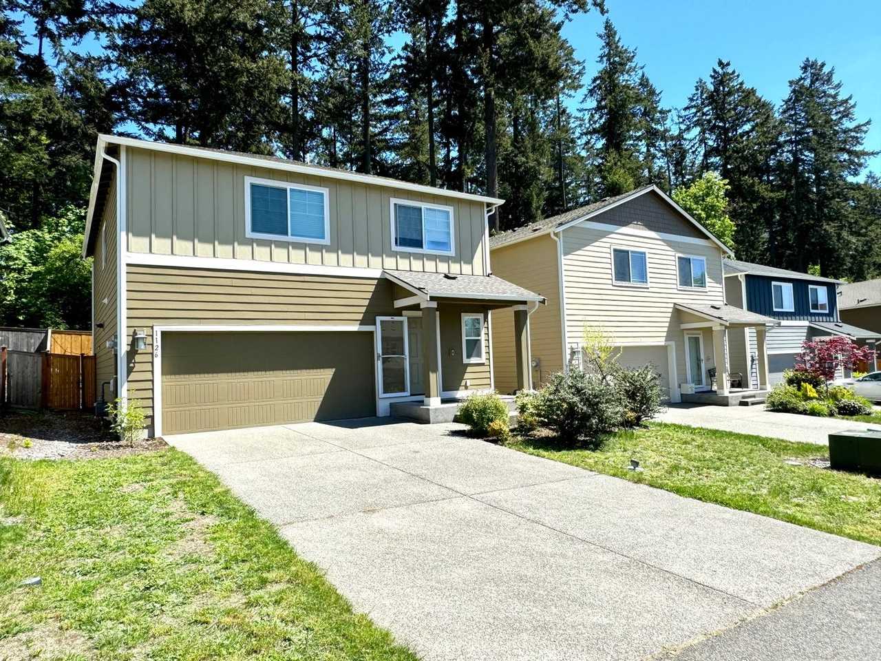1126 Swan Loop - Photo 2 of 29