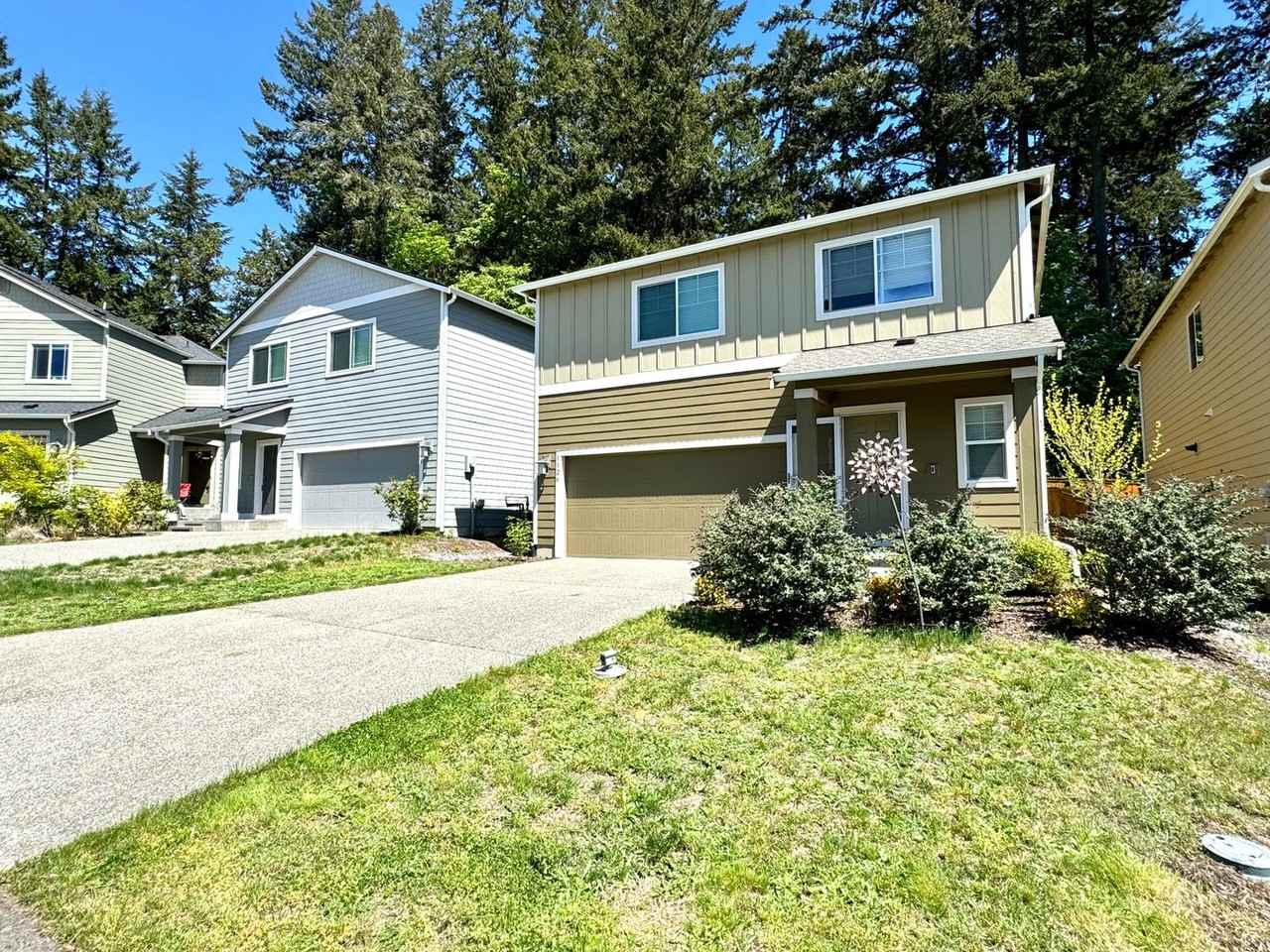 1126 Swan Loop - Photo 3 of 29