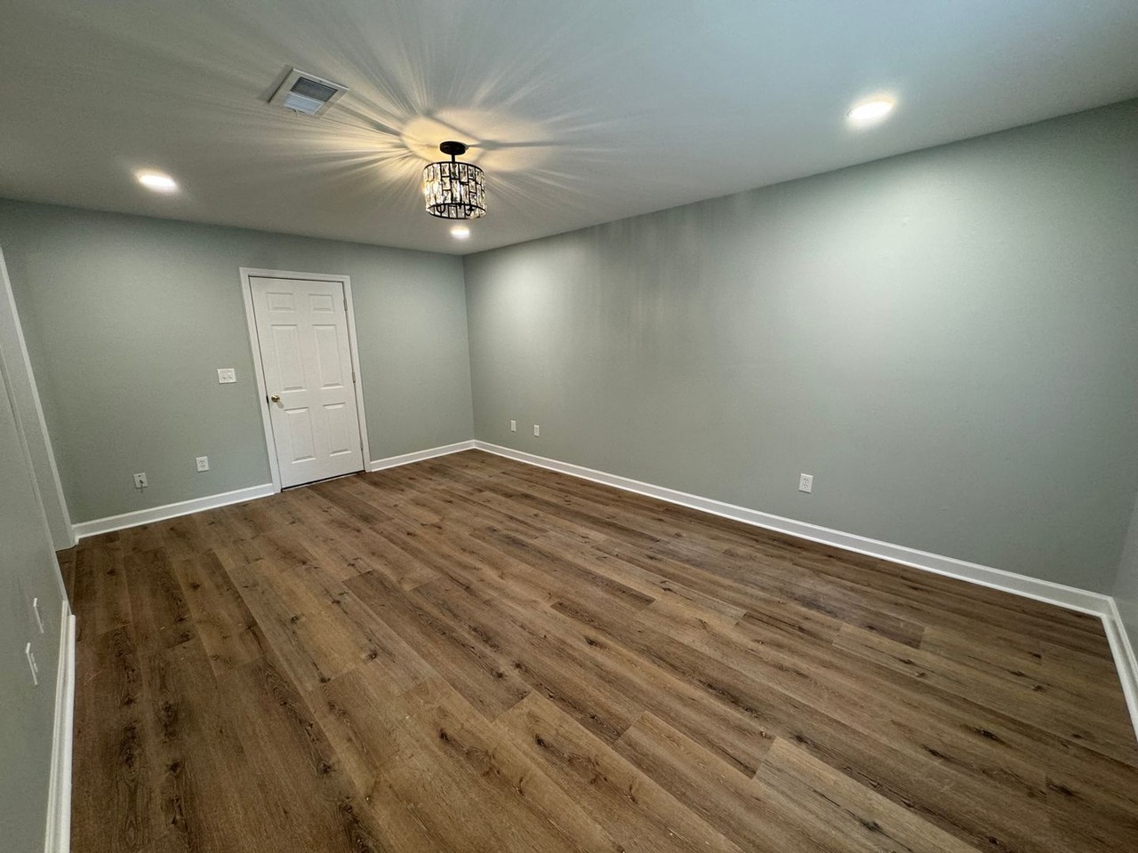 1896 Skyline Dr - Photo 3 of 12