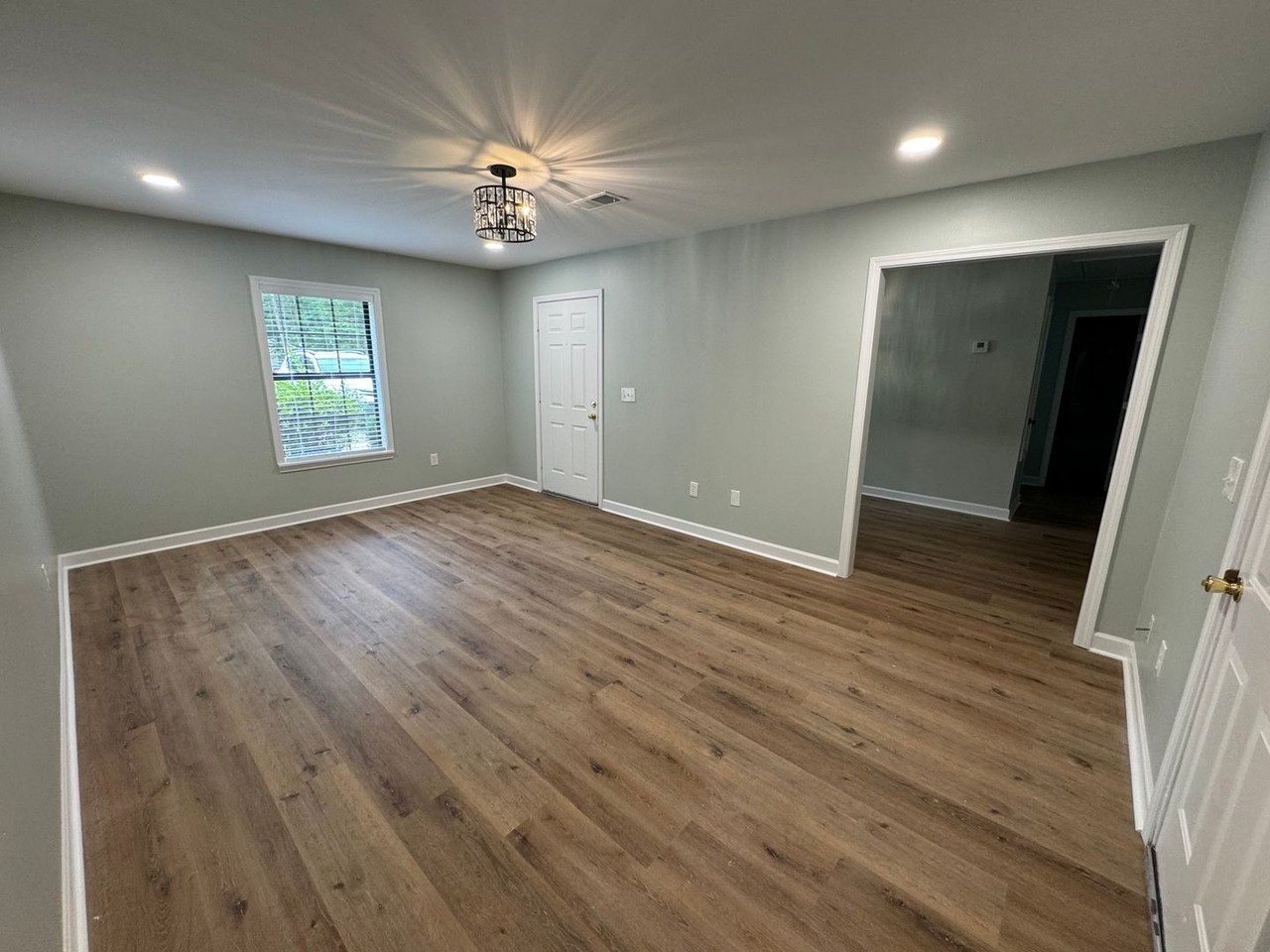 1896 Skyline Dr - Photo 4 of 12