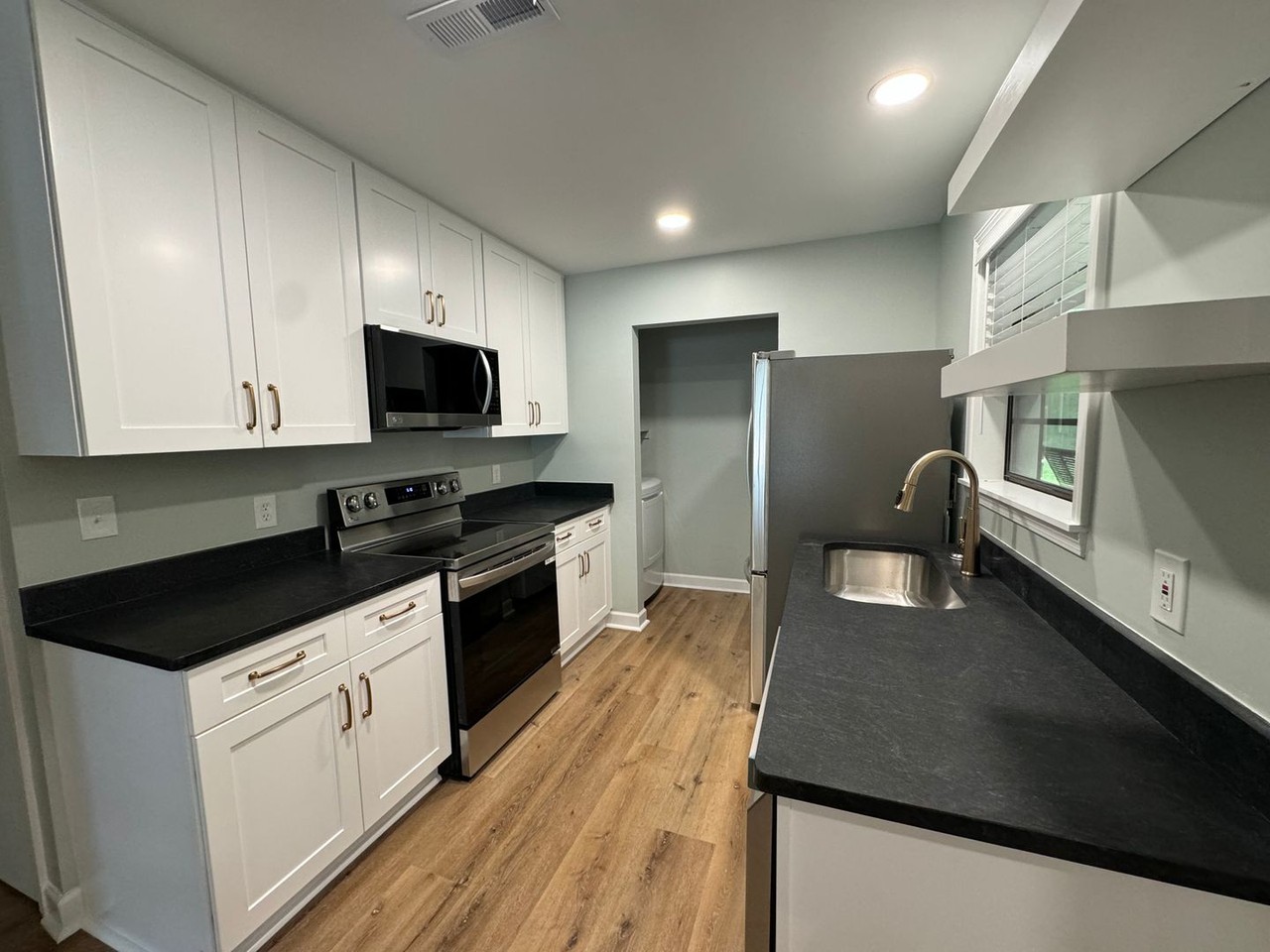 1896 Skyline Dr - Photo 6 of 12