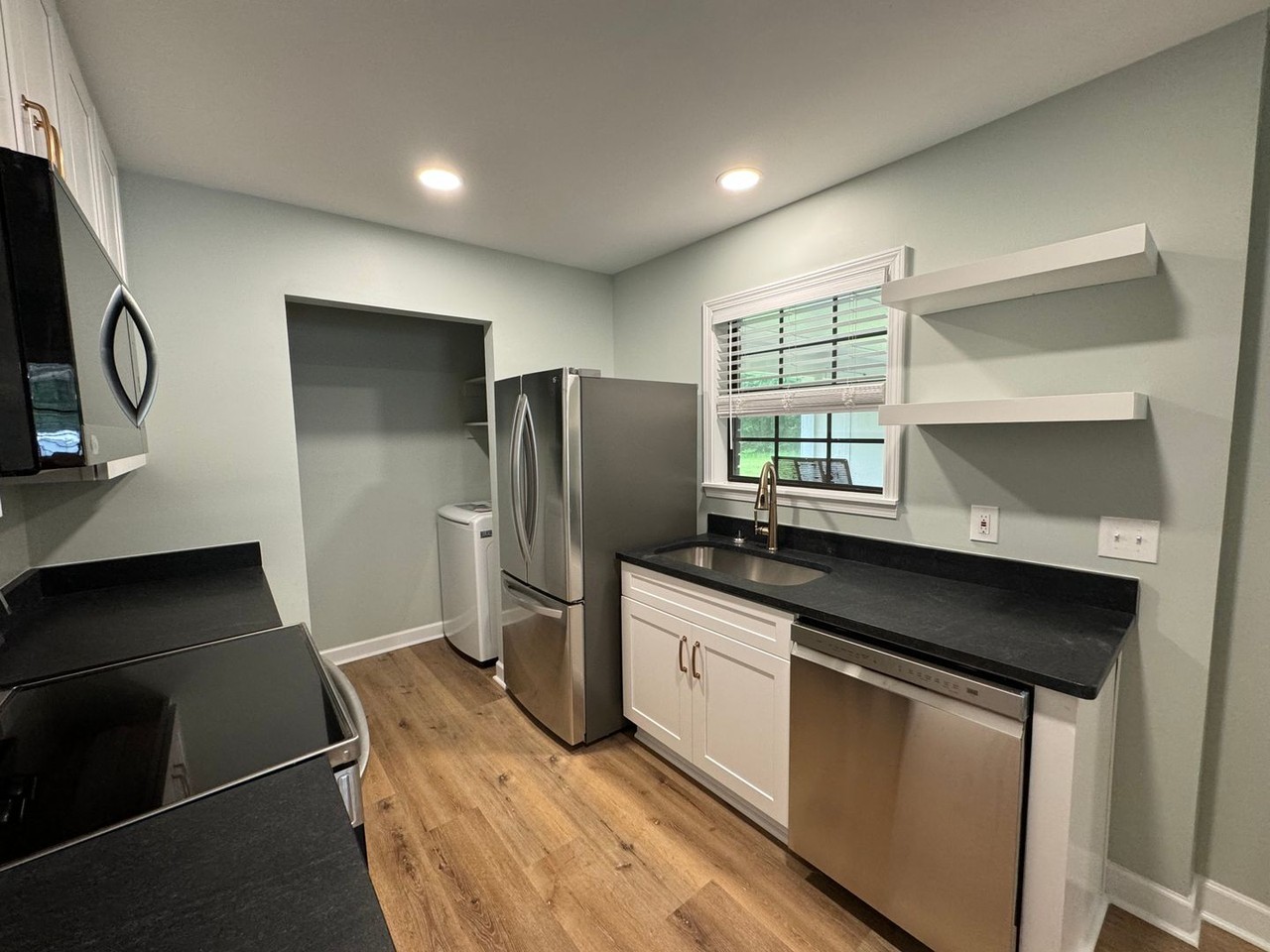1896 Skyline Dr - Photo 7 of 12