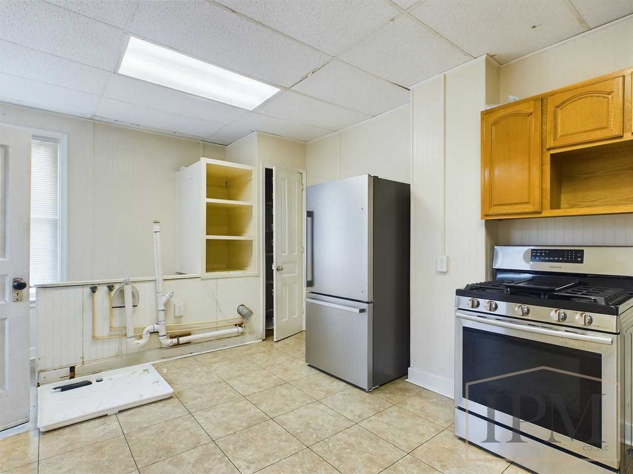 638 Pennsylvania Ave - Photo 2 of 12