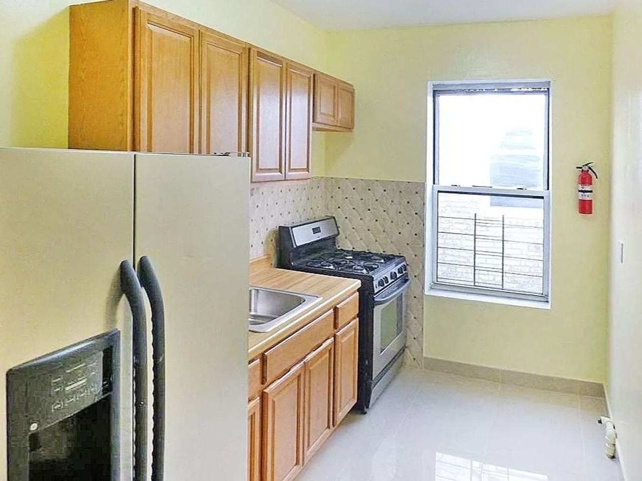 1425 Nelson Ave - Photo 2 of 13