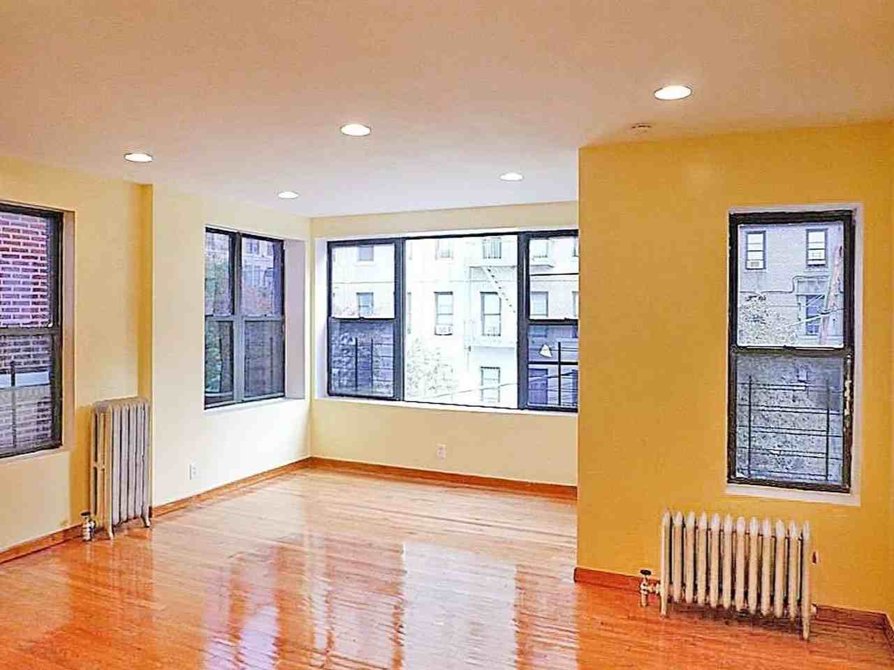 1425 Nelson Ave - Photo 3 of 13