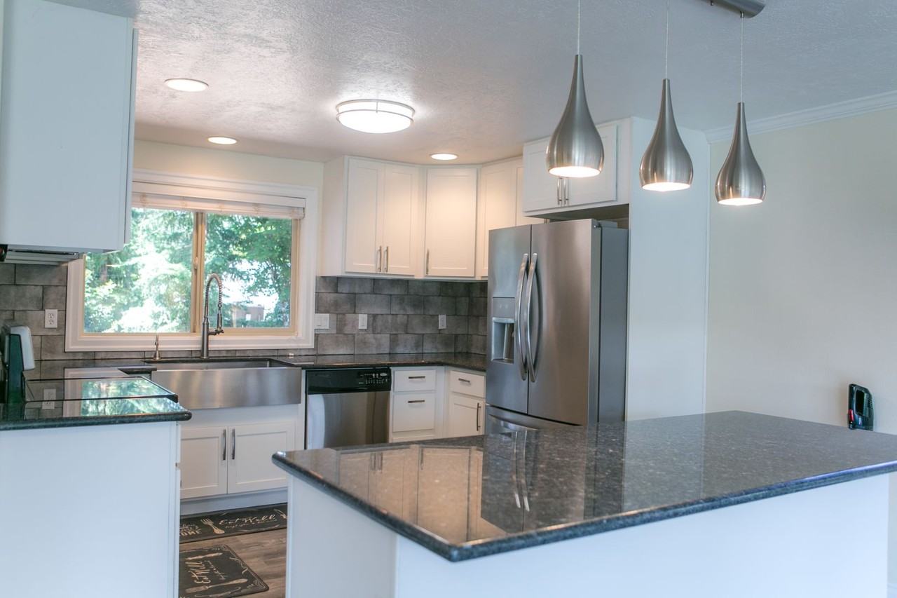 15931 Se Rickshire Ln - Photo 4 of 30