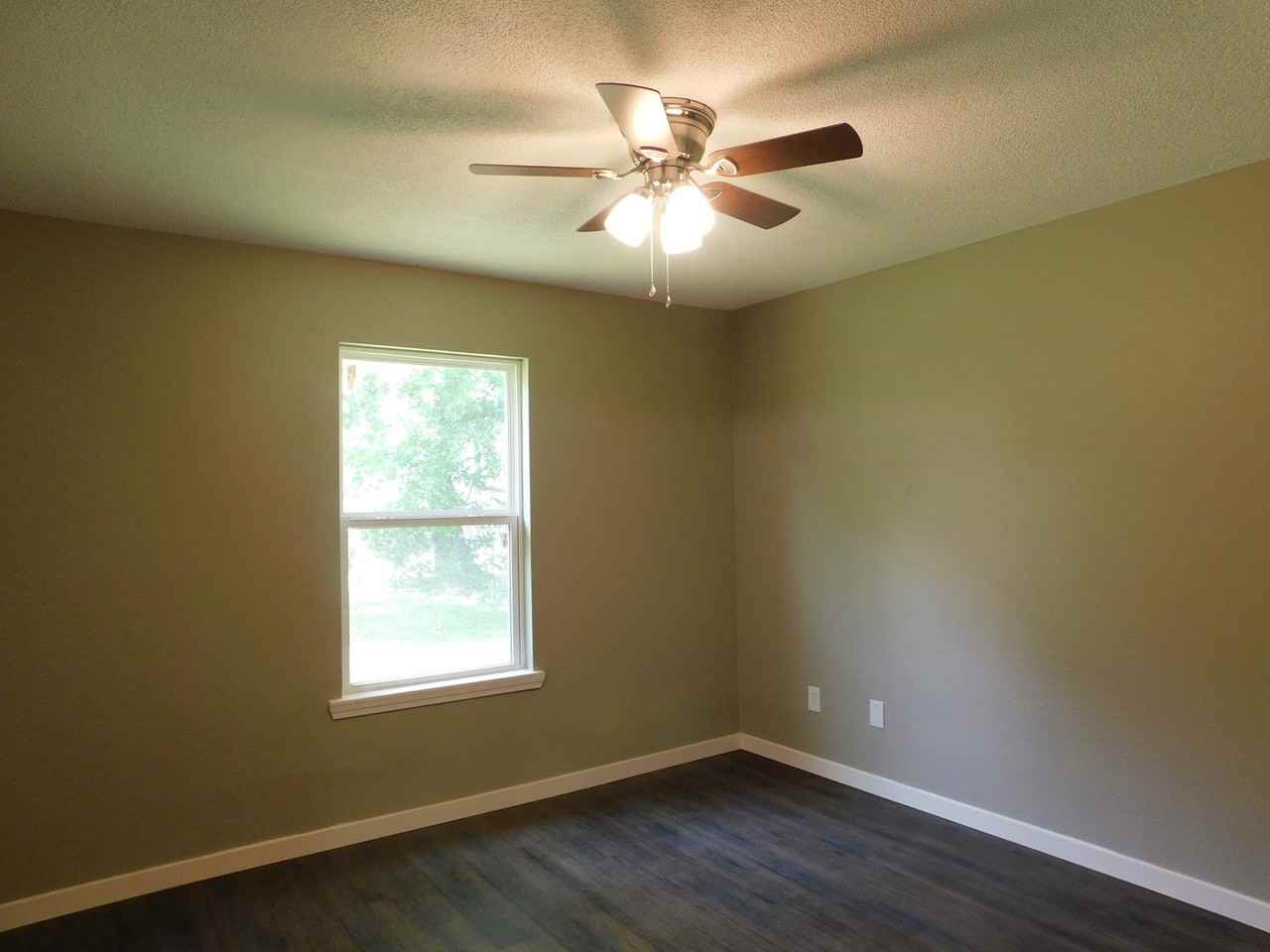 1903 Cherrybark Bnd - Photo 3 of 6