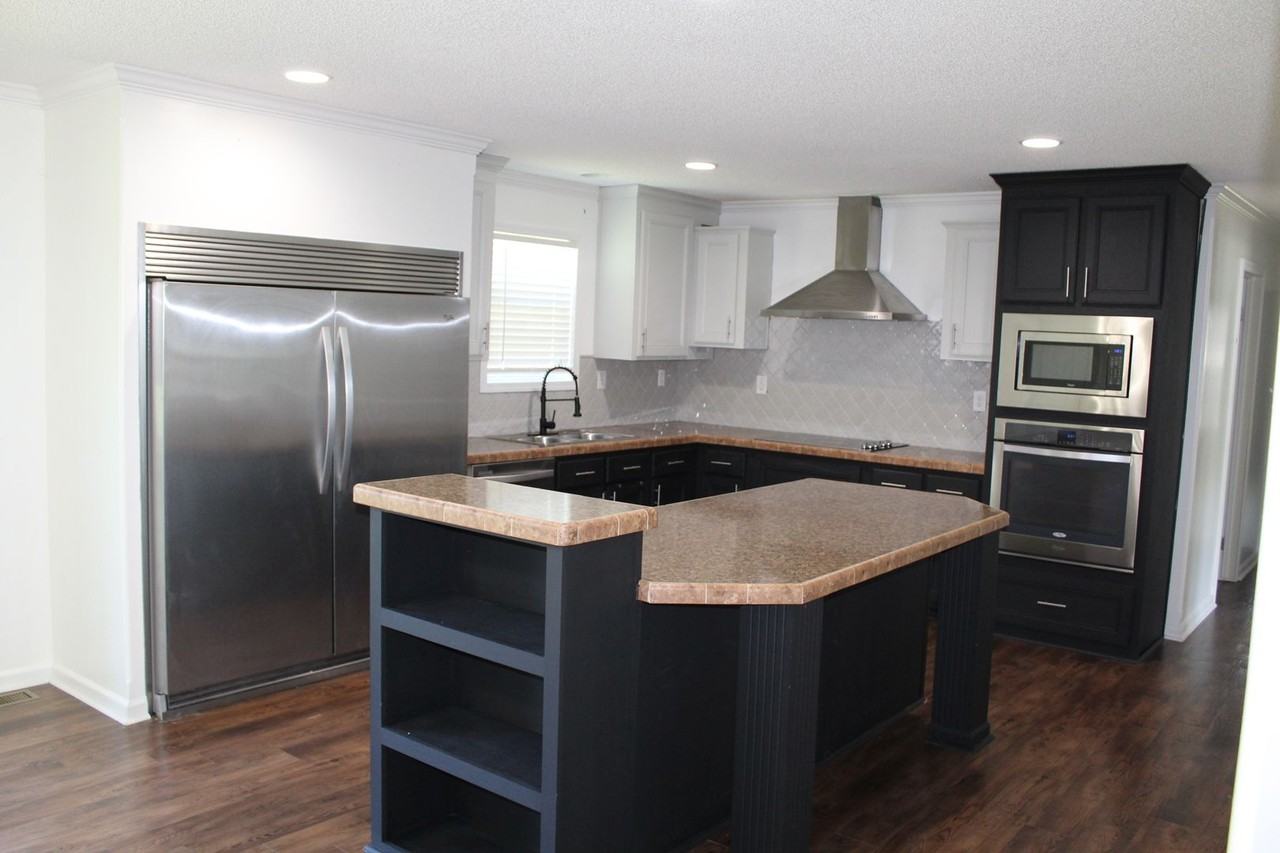 110 Fisher Dr - Photo 2 of 17