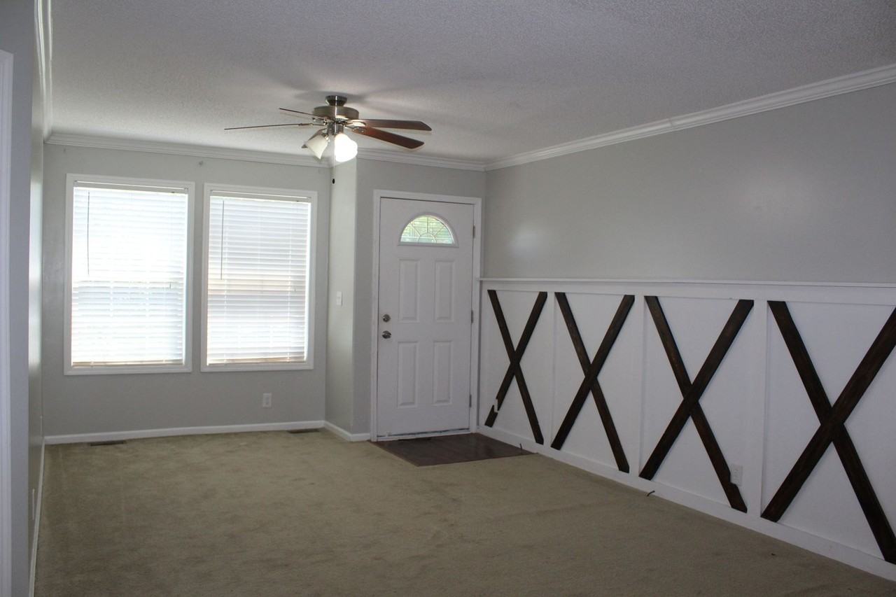 110 Fisher Dr - Photo 4 of 17