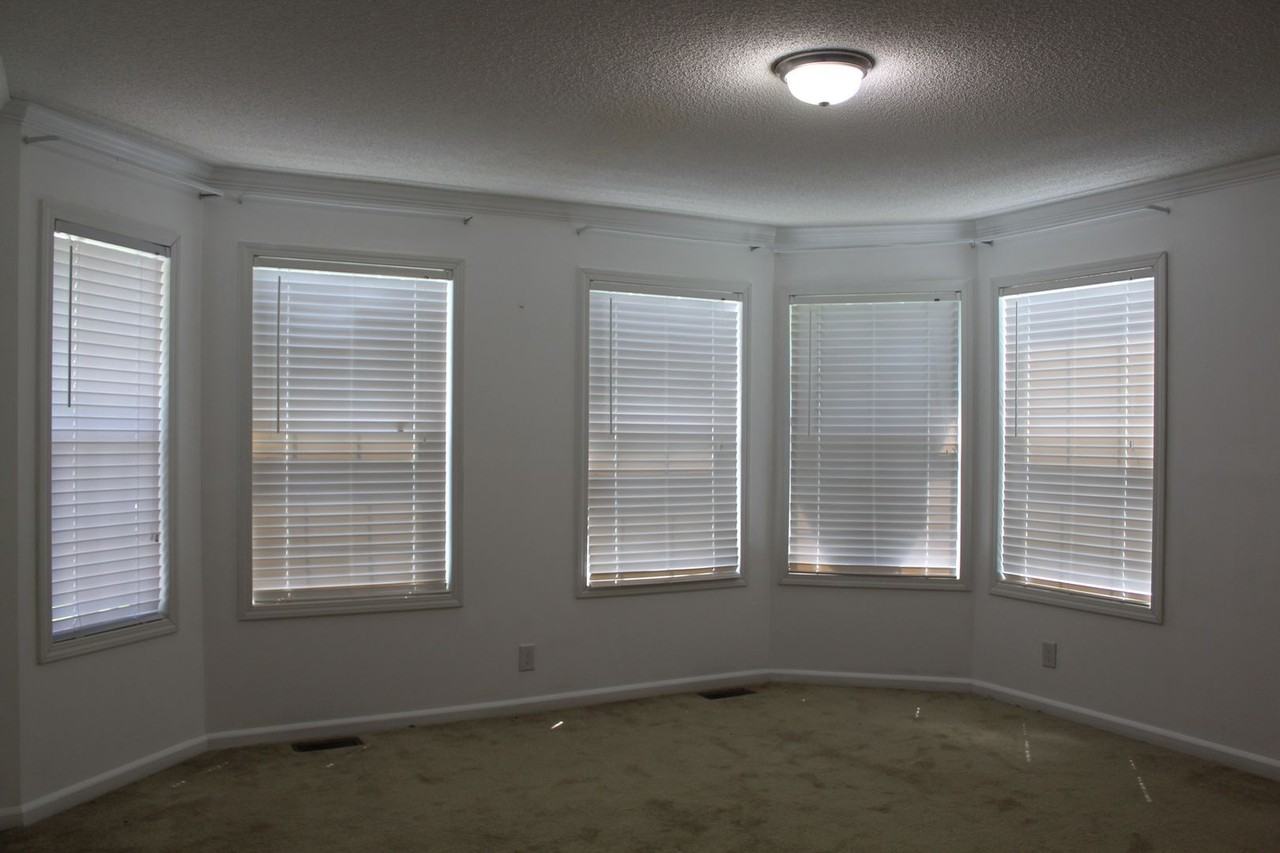 110 Fisher Dr - Photo 5 of 17