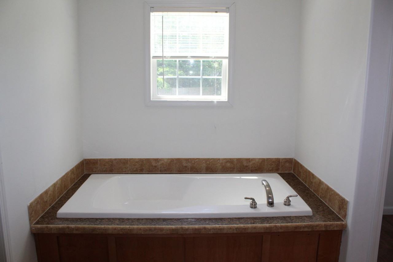 110 Fisher Dr - Photo 7 of 17