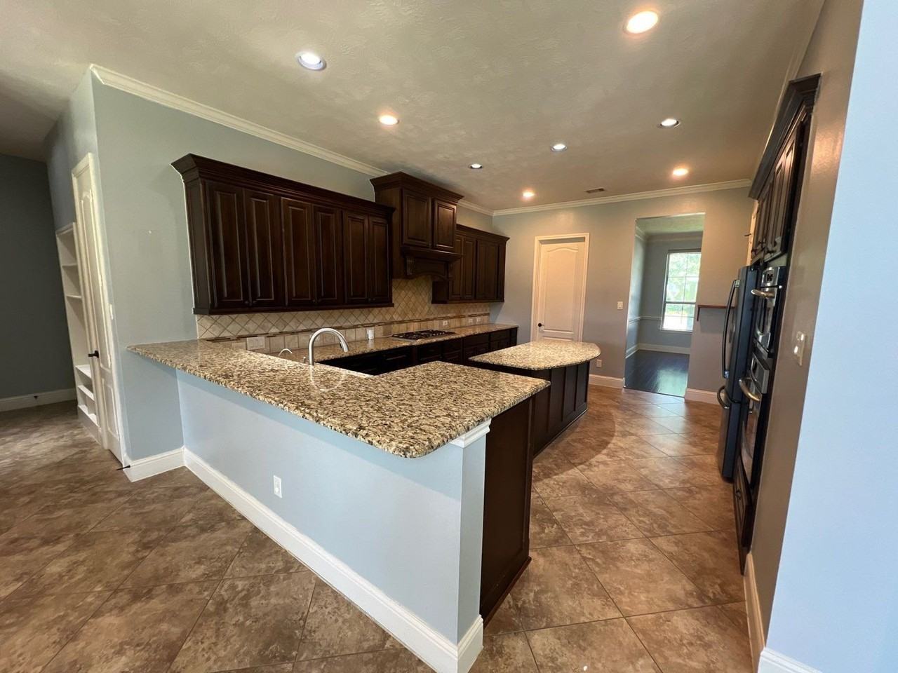 2575 Madison Ave - Photo 3 of 25