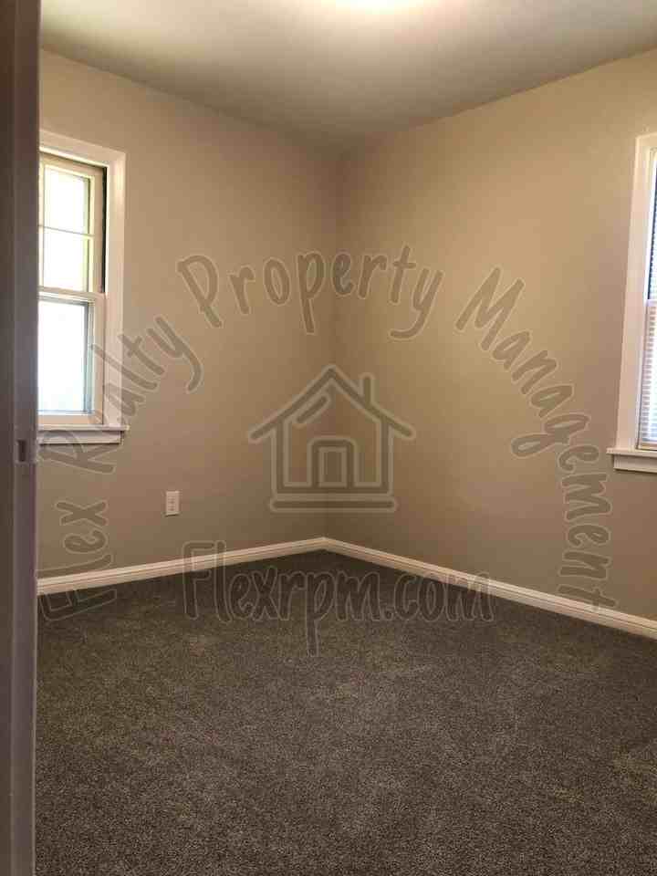 2932 Lutaway Dr - Photo 3 of 12