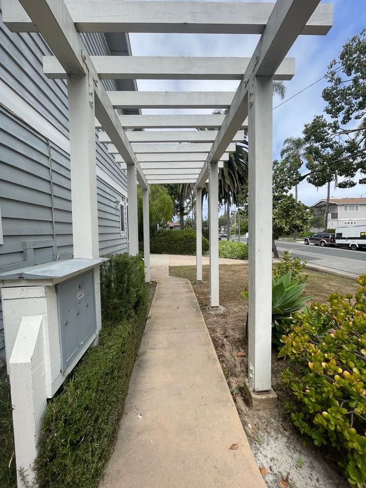 326 W. Cota Street - Photo 3 of 50