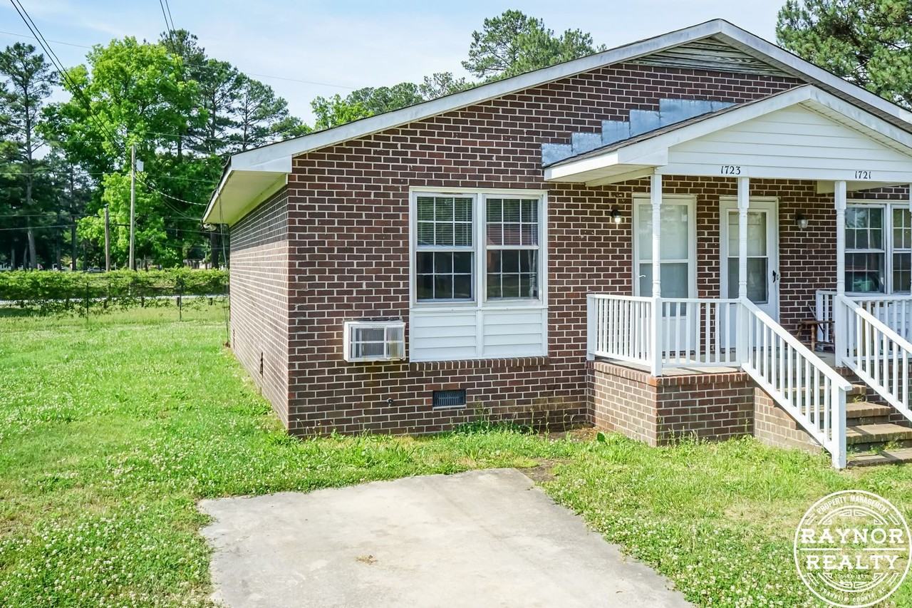 1721 & 1723 Windsor Dr - Photo 3 of 29