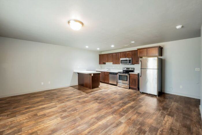 732 E 150 N - Photo 3 of 24