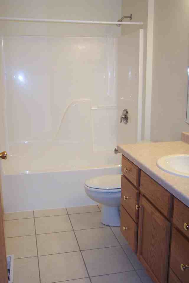 610 Kozarek Ave #5 - Photo 4 of 7