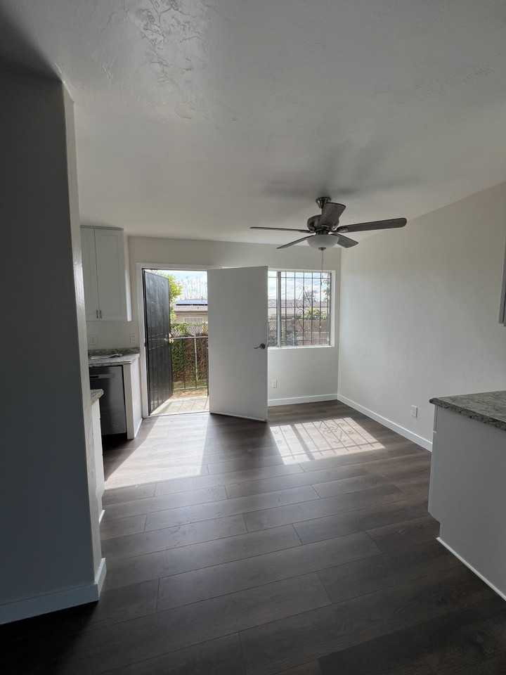 1702 E 7th St #NA - Photo 4 of 15