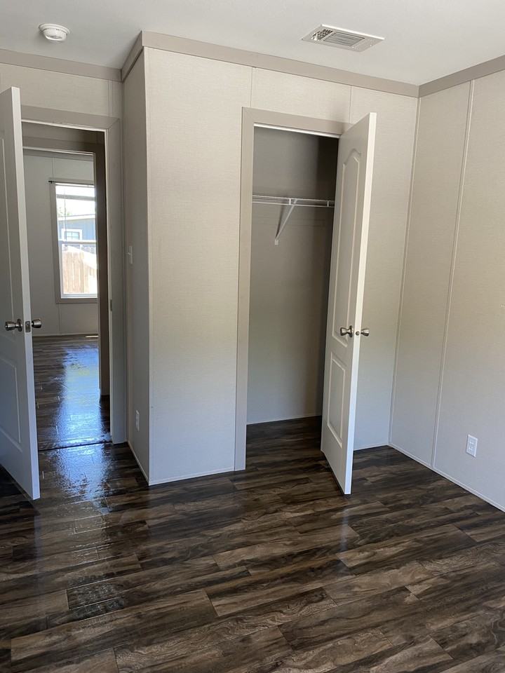 4404 Boxwood Rd - Photo 5 of 15