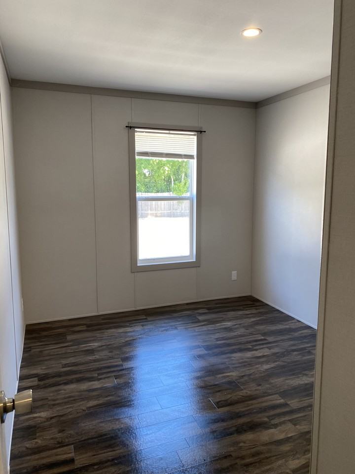 4404 Boxwood Rd - Photo 6 of 15