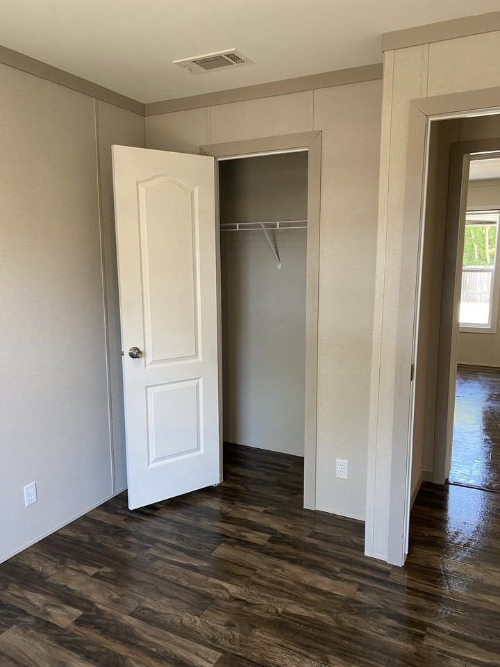 4404 Boxwood Rd - Photo 7 of 15