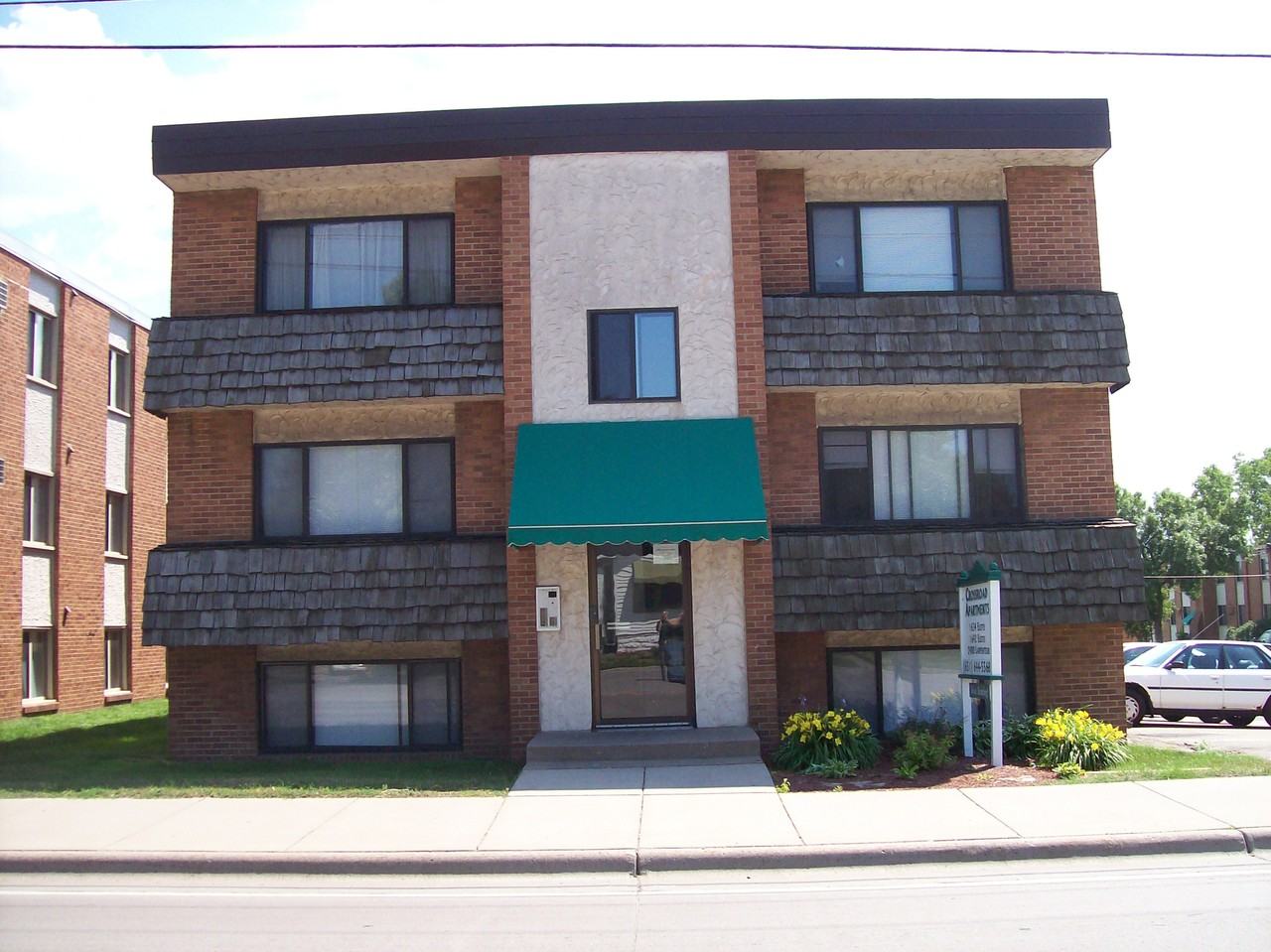 2400 Larpenteur Ave W Apt 9b #B09 - Photo 2 of 4
