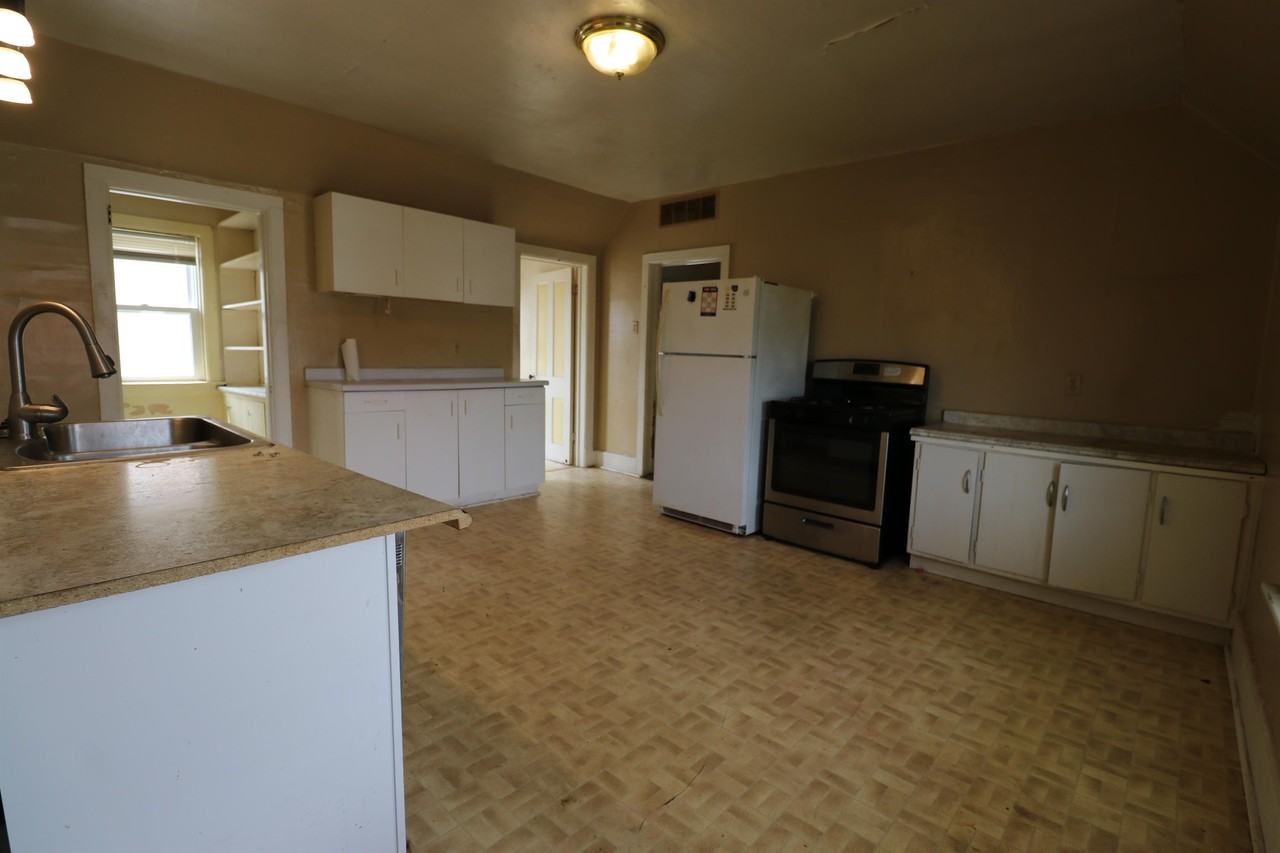 1725/1727 South 12th Street - 1727 Upper #1727UPPER - Photo 2 of 11