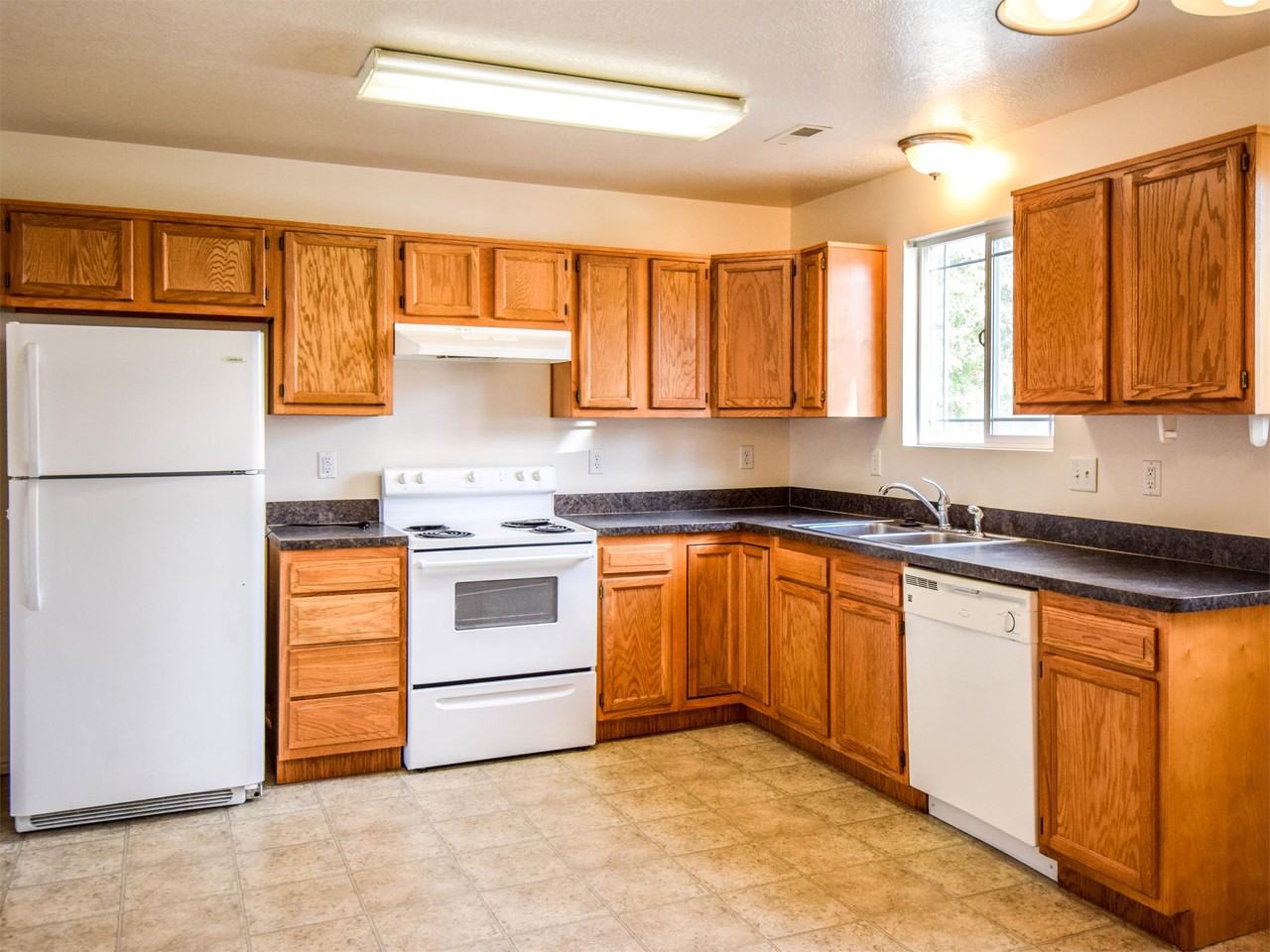 525 W 300 S #1 - Photo 4 of 10