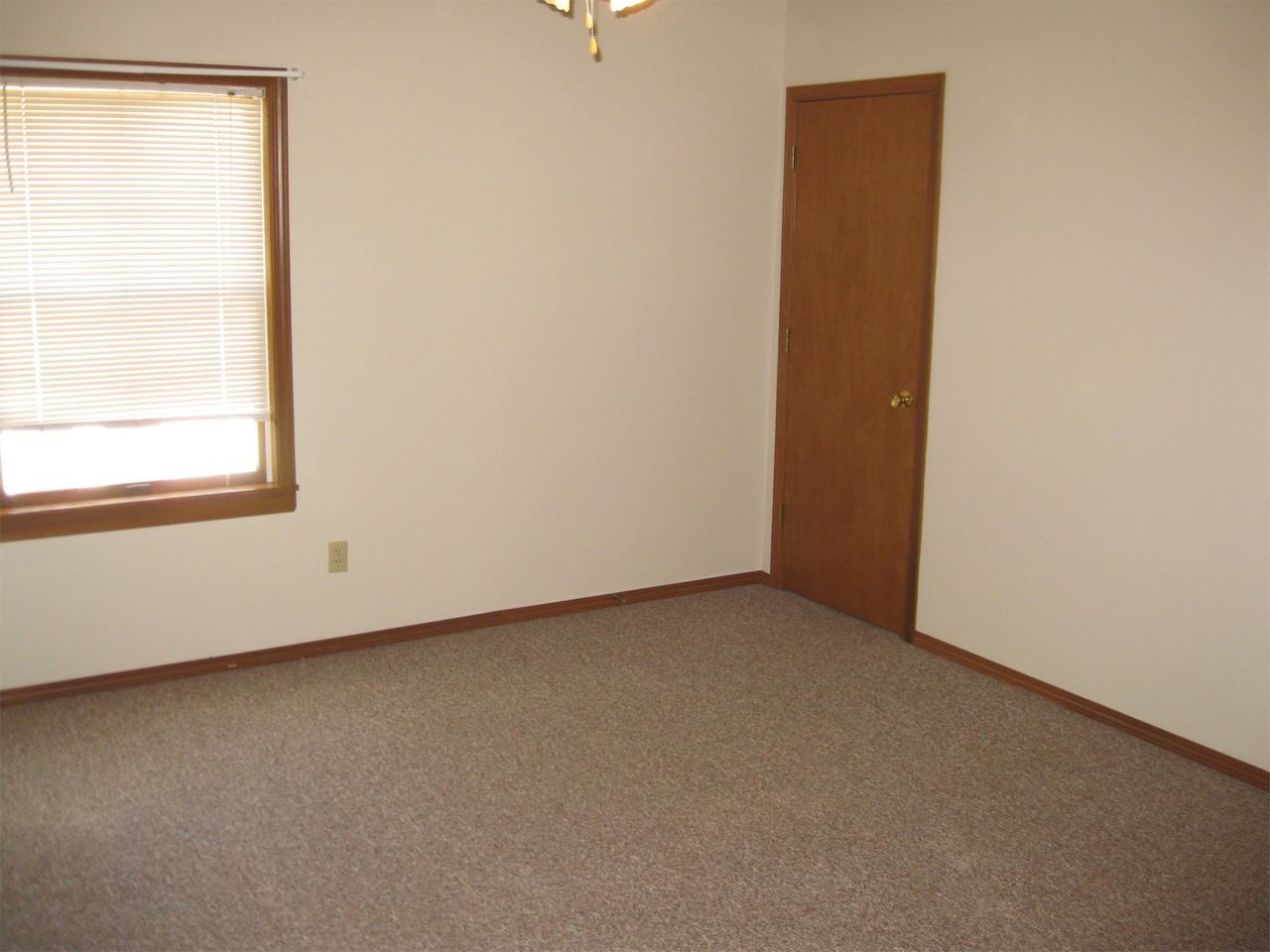 314 W Jackson St #3 - Photo 4 of 9