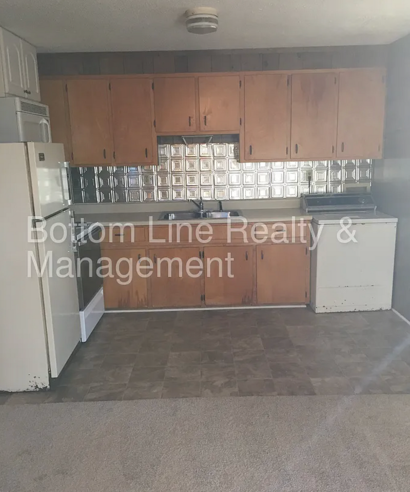7117 Mack St - Photo 5 of 9