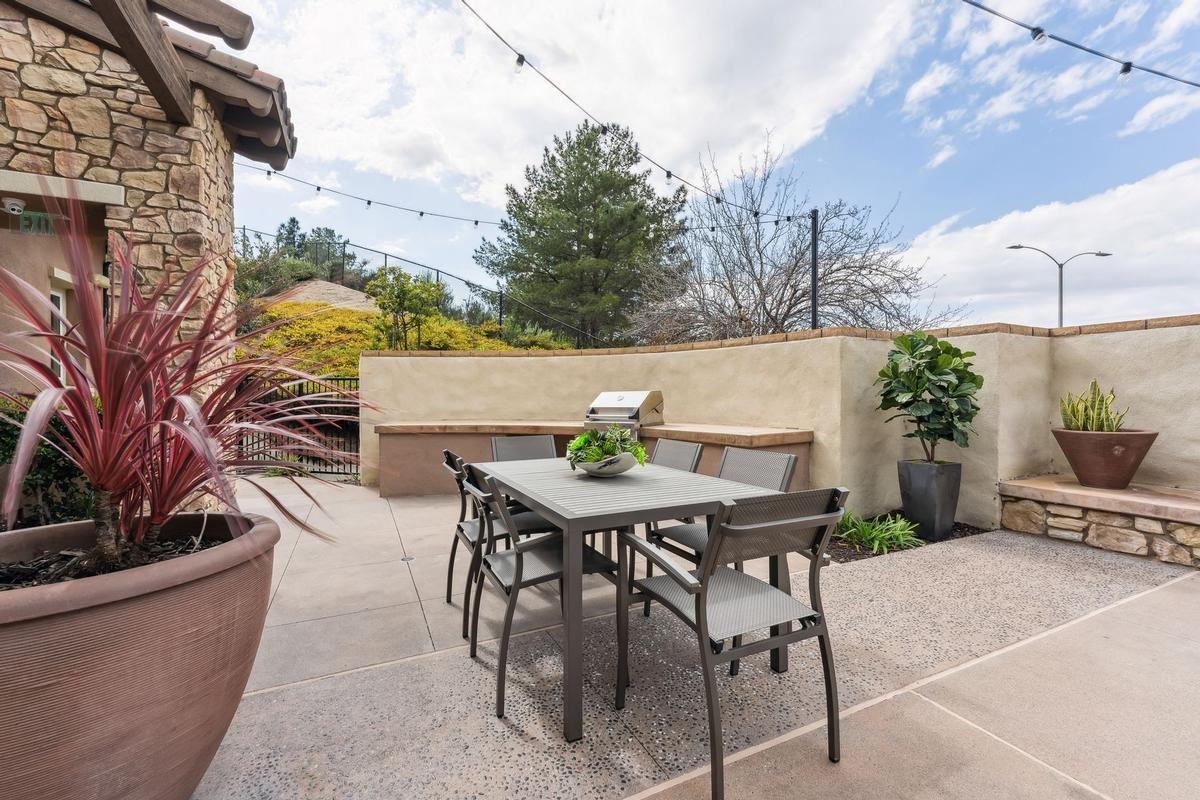 2816 Cielo Circulo - Photo 2 of 39