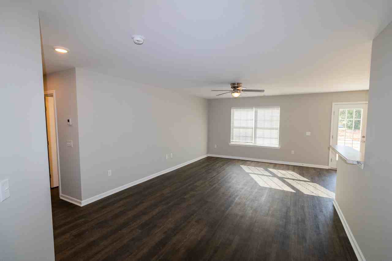 123 Callaway Cres #1 - Photo 2 of 19