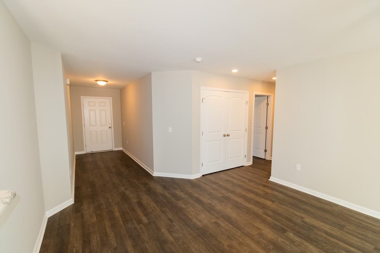 123 Callaway Cres #1 - Photo 3 of 19