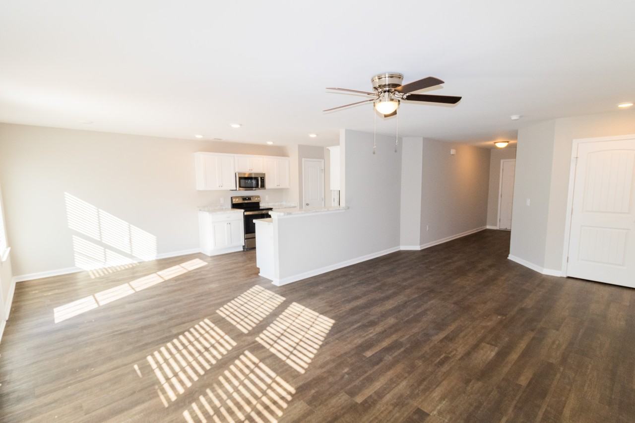 123 Callaway Cres #1 - Photo 6 of 19