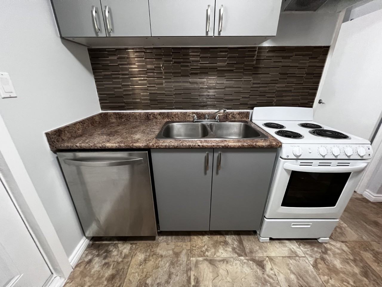 1110 Beaufort Dr #B - Photo 3 of 13